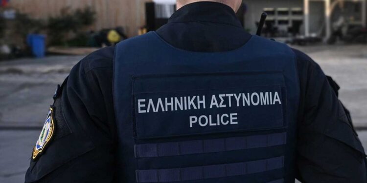 Σύλληψη π. αστυνομικού γνωστού στα media – Ο λόγος