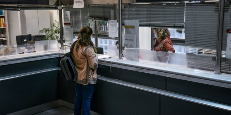 Εφορία σε «τελική ευθεία»: Αναδρομικά, τεκμήρια και δηλώσεις κληρονόμων κλείνουν ως το τέλος του 2025