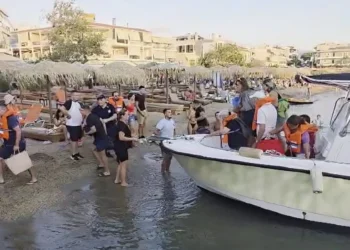 Νέα Στύρα: Ασφαλείς οι επιβάτες του Ferry Boat που έπεσε σε ξέρα