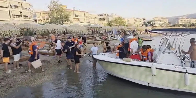 Νέα Στύρα: Ασφαλείς οι επιβάτες του Ferry Boat που έπεσε σε ξέρα