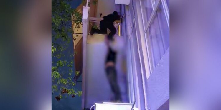Καμίνια: Σκηνές σοκ με 5χρονο μόνο στο μπαλκόνι – Σκαρφάλωσε αστυνομικός για να το σώσει