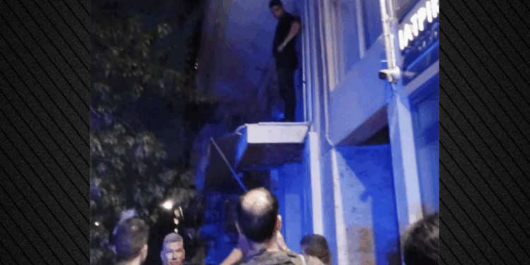 «Είμαι κλειδωμένος, βοήθεια!» – Ολονύχτιο δράμα με τον 5χρονο στα Καμίνια