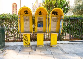 Απελευθέρωση δημοσίου χώρου – Αντίο στους κίτρινους τηλεφωνικούς θαλάμους