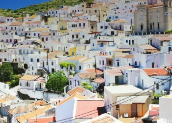 Γαστρεντερίτιδα στην Τζια: Πού οφείλεται η έκρηξη κρουσμάτων – Τι λένε οι ειδικοί