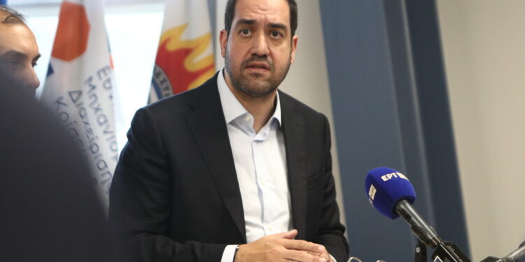 Σύσκεψη υπό τον Κεφαλογιάννη ενόψει των θυελλωδών ανέμων – Σε αυξημένη ετοιμότητα ο κρατικός μηχανισμός
