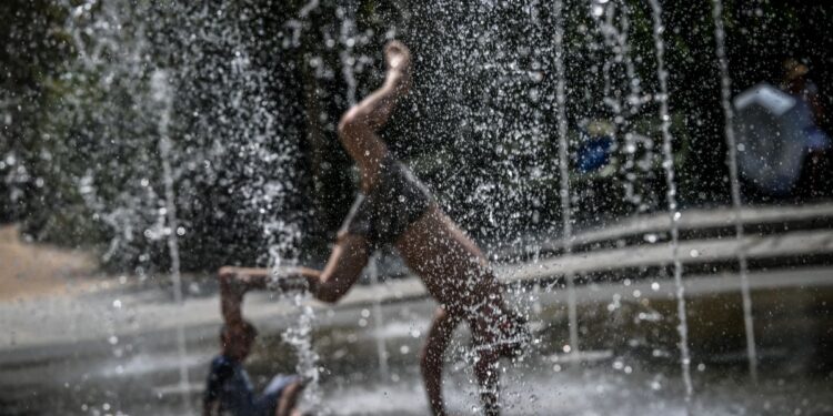 Meteo: Πιο ζεστός του φυσιολογικού ο Σεπτέμβριος στη ΝΑ Ευρώπη — Τι δείχνουν 400 σενάρια πρόγνωσης
