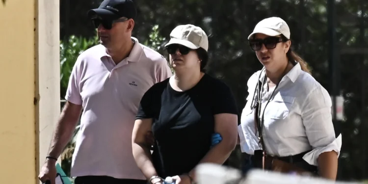 Παλαιό Φάληρο: Προθεσμία για να απολογηθεί την Τετάρτη έλαβε η Αλγερινή για τη δολοφονία της κόρης της
