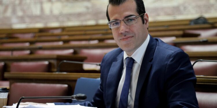 Βουλή – Αθ. Πλεύρης: Κατά 80% μειώθηκαν οι ροές προς την Κρήτη μετά την τροπολογία για αναστολή ασύλου