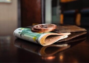 Πώς η Ντόρα άδειασε τα πορτοφόλια εκατοντάδων ανδρών