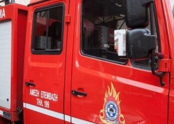 Αυτοκίνητο τυλίχθηκε στις φλόγες στην Εθνική Οδό Κορίνθου-Πατρών