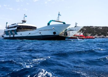 Έφτασε το ρυμουλκό στα Νέα Στύρα – Πότε θα “ξεκολλήσει” το Φερι Μποτ