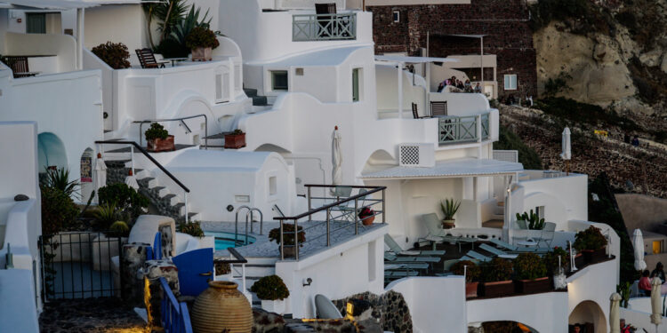 Σαντορίνη το φθινόπωρο: Η εποχή που το νησί αποκαλύπτει το πιο γοητευτικό του πρόσωπο
