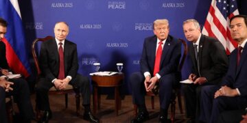 Live: Ολοκληρώθηκε μετά από τρεις ώρες ο πρώτος κύκλος της συνάντησης Τραμπ-Πούτιν