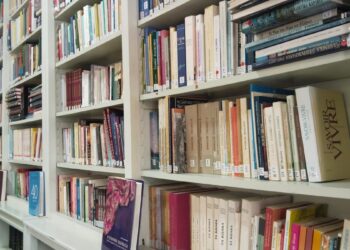 Η δημοτική βιβλιοθήκη Λέρου, μια ζωντανή «κιβωτός» γνώσης με πάνω από 21.000 τίτλους βιβλίων
