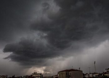 Ακραία καιρικά φαινόμενα το Σαββατοκύριακο: Χαλάζι στα βόρεια, λίβας στα ανατολικά