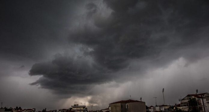 Ακραία καιρικά φαινόμενα το Σαββατοκύριακο: Χαλάζι στα βόρεια, λίβας στα ανατολικά