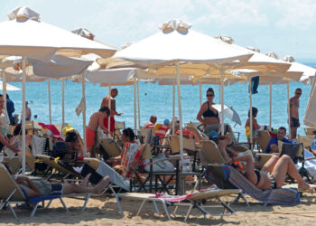 Παρατηρητήριο εξουσίας: Στο απυρόβλητο τα beach bar της Χαλκιδικής