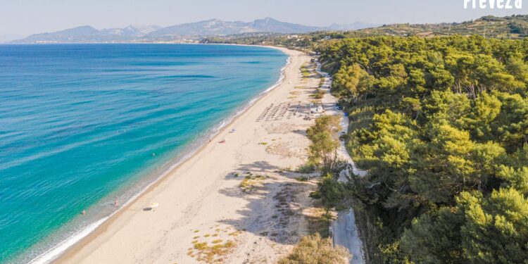Η μεγαλύτερη παραλία της Ευρώπης βρίσκεται στην Ελλάδα και έχει μήκος 25 χιλιόμετρα