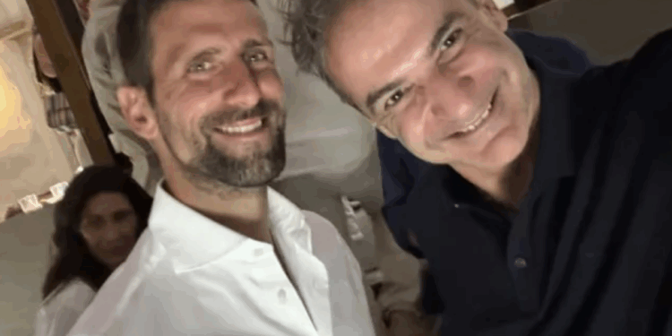 «Με τον Νόβακ στην Τήνο»: Η selfie του Κυριάκου Μητσοτάκη με τον Νόβακ Τζόκοβιτς