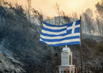 Φωτιά στην Αρχαία Ολυμπία: Χωρίς ενεργό μέτωπο στο Χελιδόνι – Μάχη με τις αναζωπυρώσεις (βίντεο)