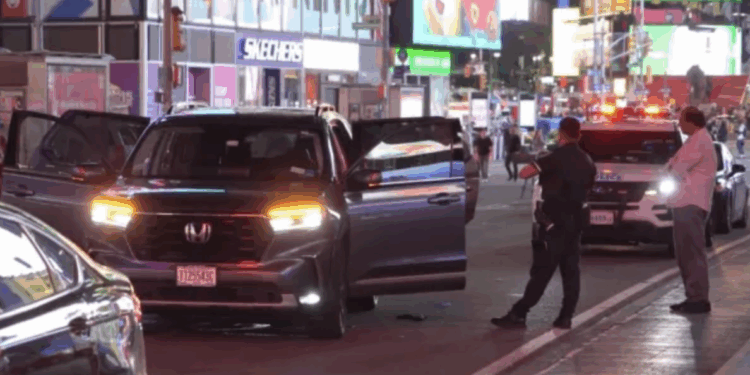 Νέα Υόρκη: Πυροβολισμοί στην Times Square – Τρεις τραυματίες, συνελήφθη ένας ύποπτος (Δείτε βίντεο)