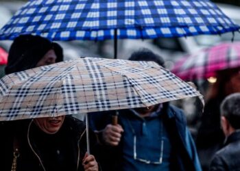 Από τα 30άρια στα… ζακετάκια: Φθινόπωρο διαρκείας με πλημμύρες προ των πυλών