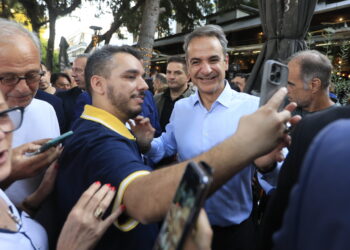 «Σταθερότητα ή περιπέτεια»: Ο Μητσοτάκης θέτει διλήμματα στους πολίτες- Τα αποτελέσματα των δημοσκοπήσεων και η στρατηγική του Μαξίμου