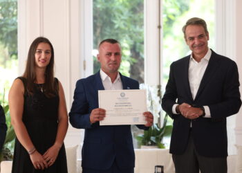 Ο Κυριάκος Μητσοτάκης τίμησε τον ήρωα του Αράχθου