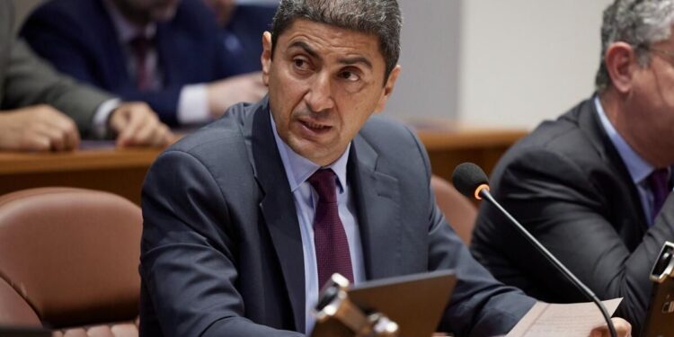 Αυγενάκης κατά Σημανδράκου: Αντιφάσεις και αοριστίες – Επιφυλάσσομαι να ασκήσω κάθε νόμιμο δικαίωμά μου
