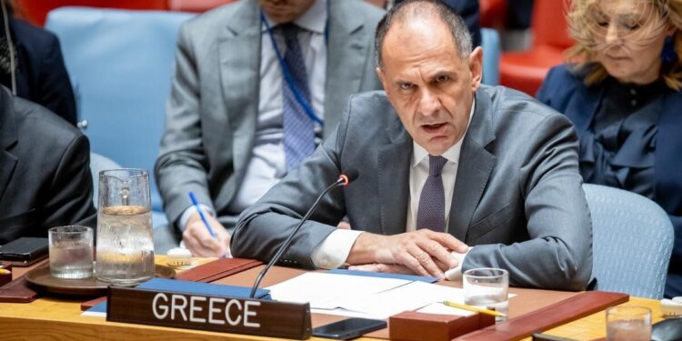 Γεραπετρίτης: Οποιαδήποτε παραβίαση των κρατικών συνόρων, είτε πρόκειται για εναέρια, θαλάσσια ή χερσαία σύνορα, συνιστά σαφή και κατάφωρη παραβίαση του Διεθνούς Δικαίου” (vid)