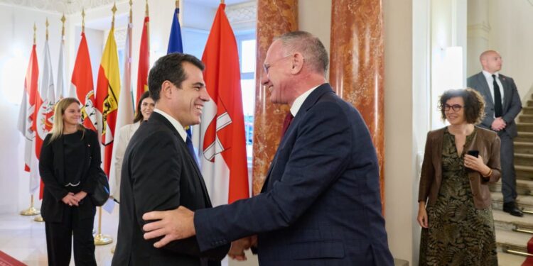 Πλεύρης: Συνεργασία Ελλάδας και Αυστρίας για τη μείωση των μεταναστευτικών ροών