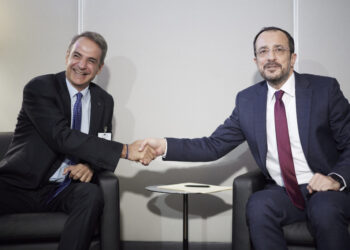Συνάντηση Μητσοτάκη – Χριστοδουλίδη: Παραμένουμε απολύτως προσηλωμένοι στην υλοποίηση του έργου της ηλεκτρικής διασύνδεσης Ελλάδας – Κύπρου