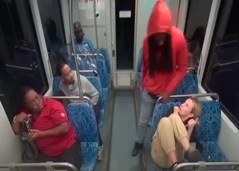 Βίντεο τρόμου – Η στιγμή που μαχαιρώθηκε η 23χρονη γυναίκα