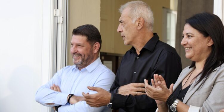 Στον Αγιασμό του 1ου Δημοτικού Δραπετσώνας και του 7ου Γυμνασίου Πειραιά παραβρέθηκε ο Περιφερειάρχης Αττικής