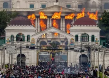 Πυρπολήθηκε Κοινοβούλιο – Σε ποια χώρα