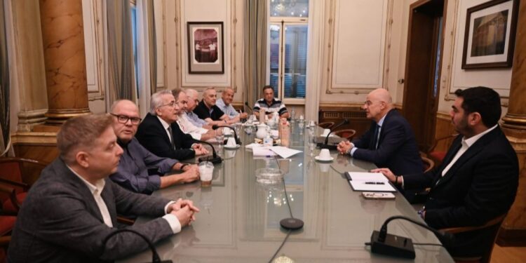 Συνάντηση ΥΕΘΑ Νίκου Δένδια με το Προεδρείο της ΓΣΕΕ – Η ατζέντα της συζήτησης
