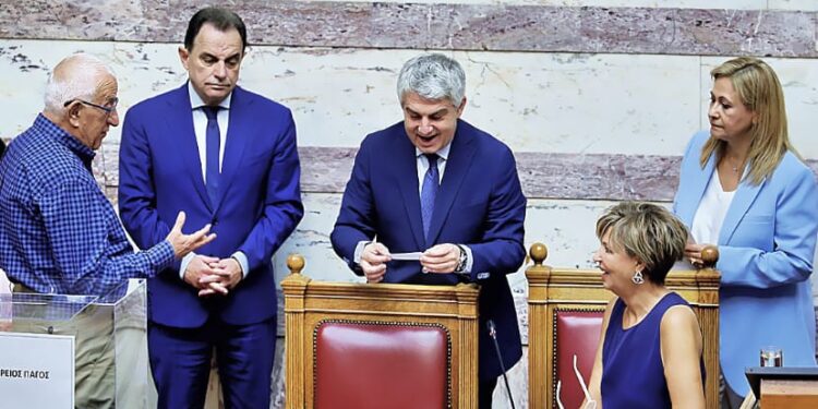 Ποιος Βουλευτής του ΠΑΣΟΚ δήλωσε: “Εγώ αυτά τα ξεφτιλίκια…, δεν τα κάνω”;