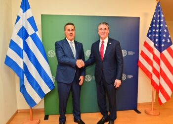 Συνάντηση Burgum – Παπασταύρου: Στρατηγικής σημασίας η ενεργειακή συνεργασία Ελλάδας με ΗΠΑ