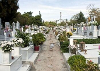 Χαλκίδα: Φτυάρι… για δύο – Πιάστηκαν στα χέρια στο νεκροταφείο!