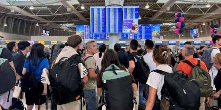 Χάος στο «Ελευθέριος Βενιζέλος»: Συνεχίζεται η ταλαιπωρία με καθυστερήσεις σε 266 πτήσεις