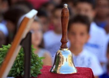 Πρώτο κουδούνι με νέο πρόσωπο: 1,3 εκατ. μαθητές επιστρέφουν στα σχολεία – Όλες οι αλλαγές