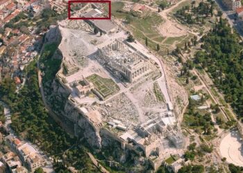 Αποκαθίσταται και αποδίδεται επισκέψιμο το μυκηναϊκό τείχος της Ακρόπολης