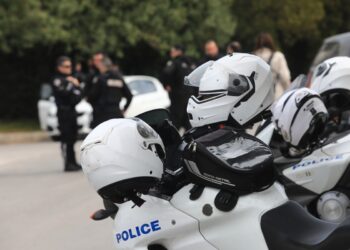 Νότια Προάστια: Συνελήφθησαν θρασύτατοι διαρρήκτες – Πέταξαν χρηματοκιβώτια στον δρόμο για να γλιτώσουν