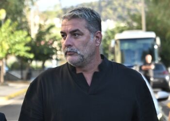 Τροχαίο Μπισμπίκη: Δεν ήταν μόνος του ο ηθοποιός – Συνεπιβάτης χωρίς ζώνη μαζί του αλλάζει τα δεδομένα