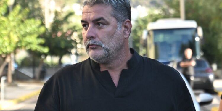 Τροχαίο Μπισμπίκη: Δεν ήταν μόνος του ο ηθοποιός – Συνεπιβάτης χωρίς ζώνη μαζί του αλλάζει τα δεδομένα