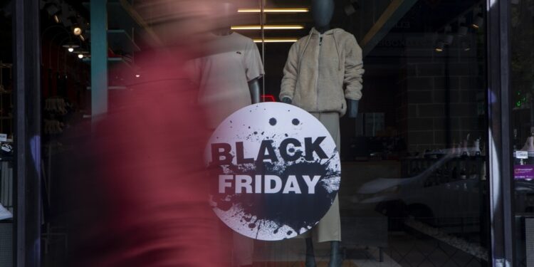Black Friday 2025: Με… μισθό και συντάξεις το φετινό «δώρο» για τους καταναλωτές