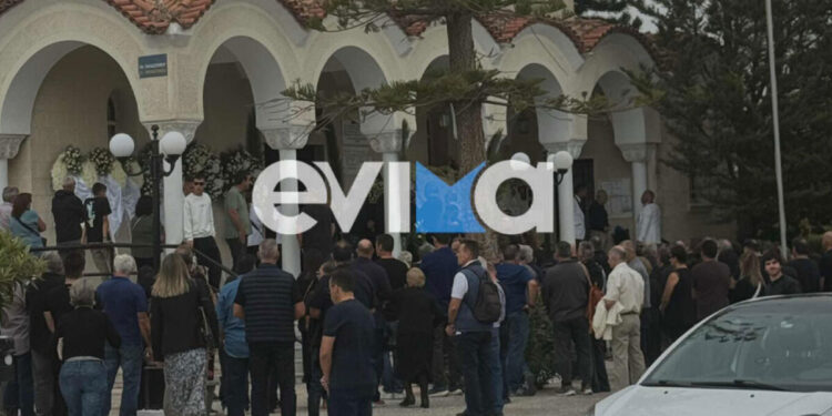 Σκηνές αρχαίας τραγωδίας στη Δροσιά για τον Τάσο που «έφυγε» στο Blue Star Chios – Το τελευταίο αντίο (εικόνες)