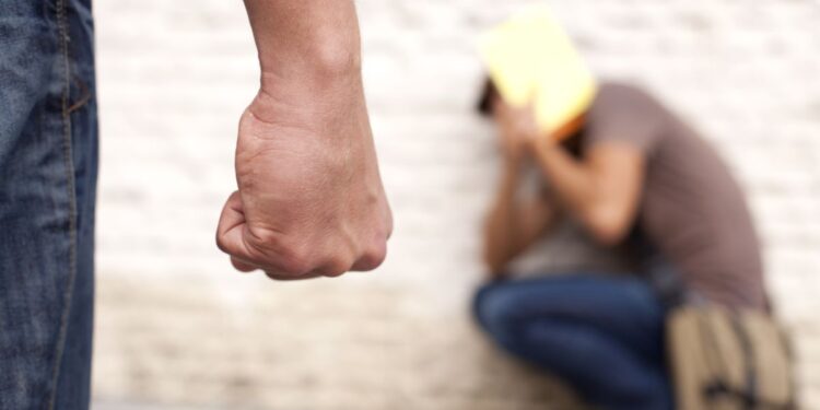 Bullying χωρίς όρια: 15χρονος χτυπήθηκε και απειλήθηκε από συνομήλικους