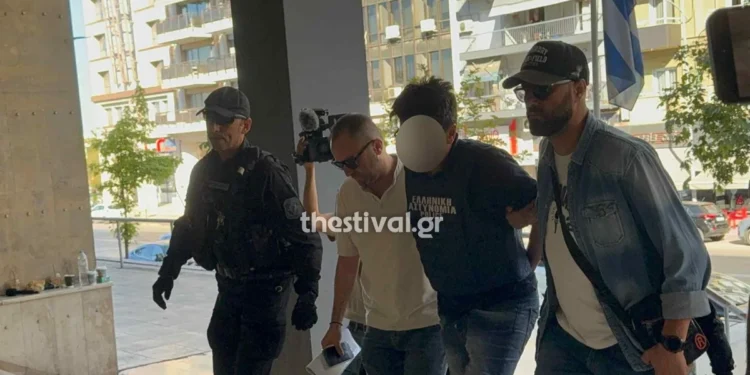 Αδελφοκτονία στη Θεσσαλονίκη: Θεσσαλονίκη: Στον εισαγγελέα ο 50χρονος δολοφόνος