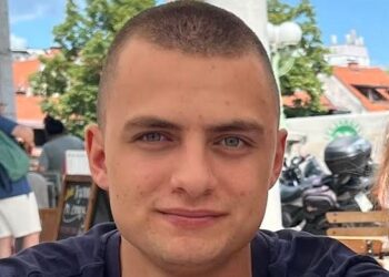 Βόλος: Συγκλονίζει ο θάνατος του 20χρονου Ιάσονα – «Μαμά, πρέπει να έχει πέσει στον φωταγωγό»